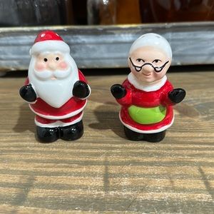 Santa Claus & Mrs Claus Salt and Pepper Shakers